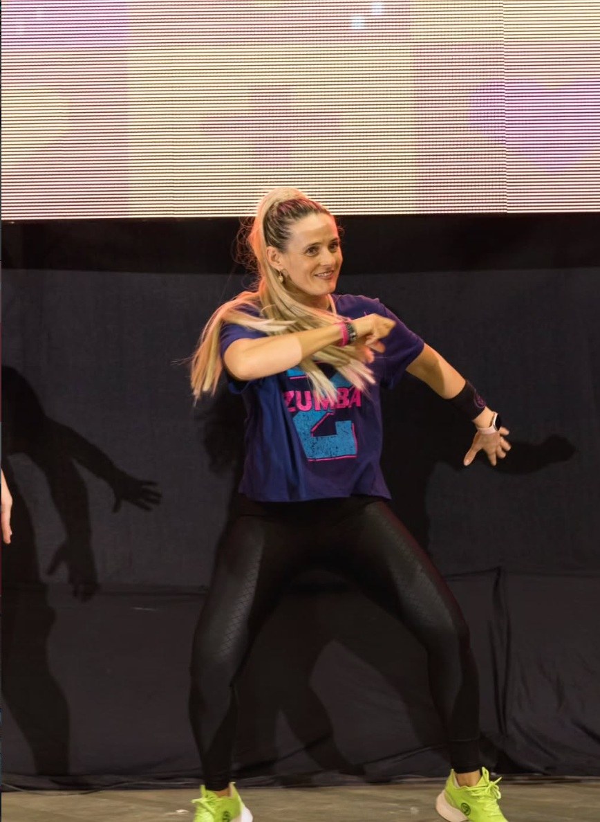 Prof.ª Scheligan Rodrigues em atividade — Zumba 40 Anos