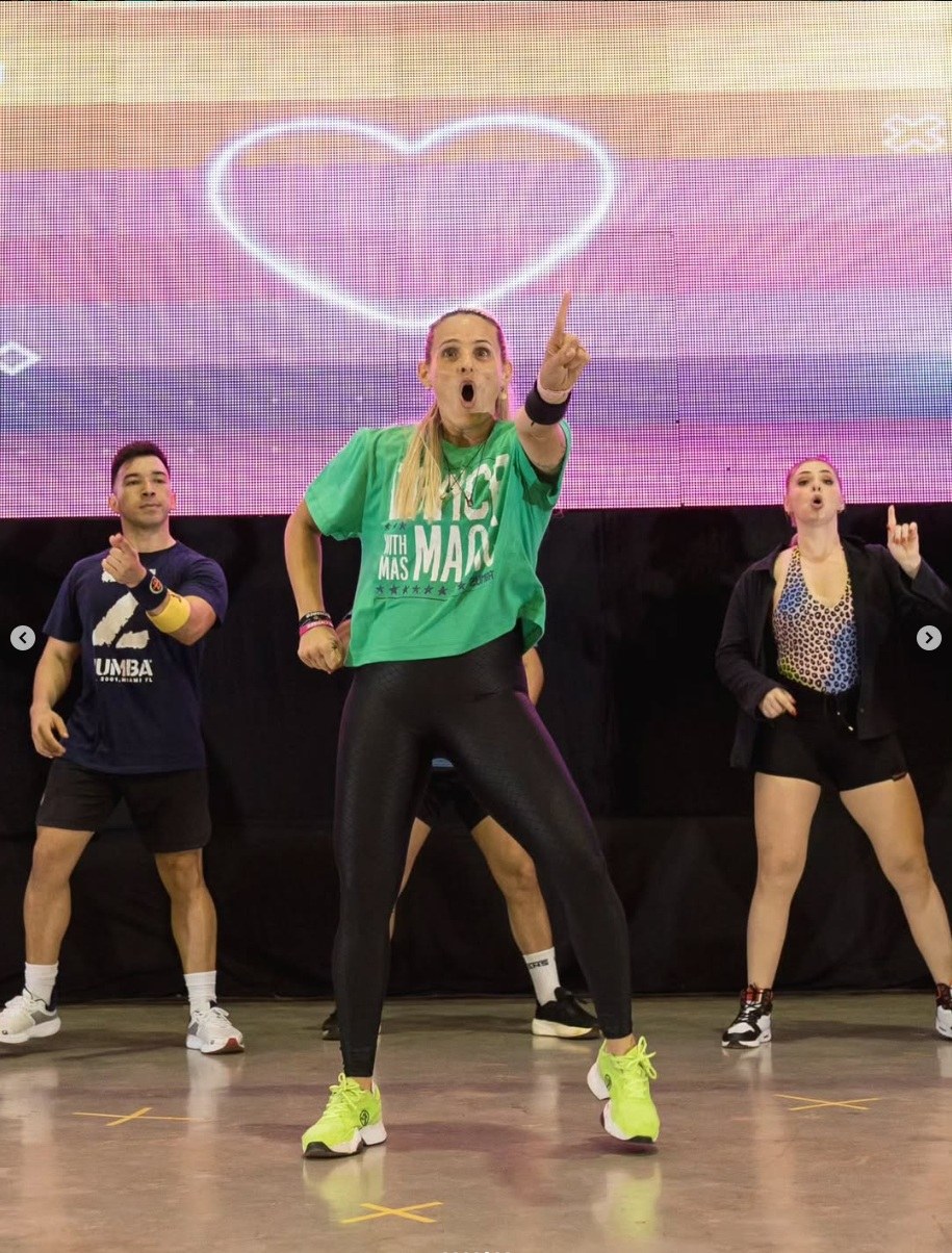 Prof.ª Scheligan Rodrigues em atividade — Zumba 40 Anos
