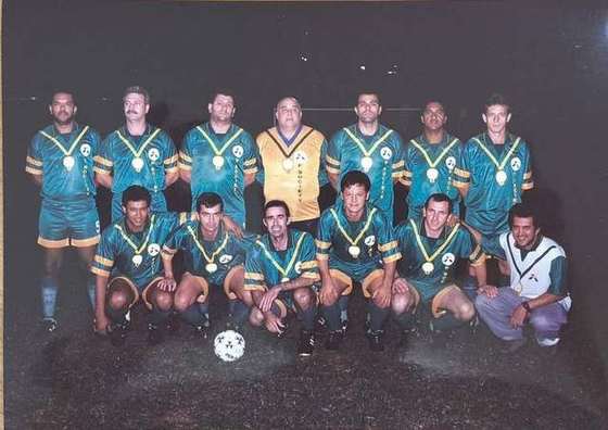 Equipe campeã do futebol society
