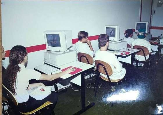 Aula de informática na ASSEMIB