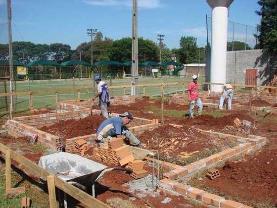 Construção da saúna da ASSEMIB (foto 1 de 3)