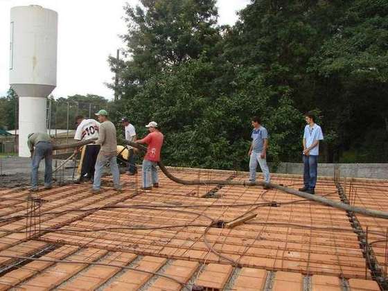 Construção da saúna da ASSEMIB (foto 2 de 3)